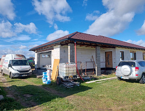 Zateplení stropu novostavby bungalovu pomocí foukané izolace